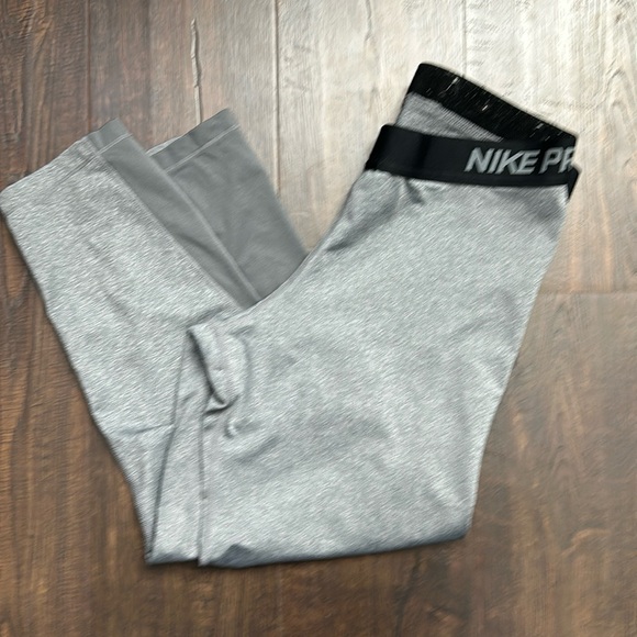 Women’s large Nike pro capri #C45 - Picture 1 of 3